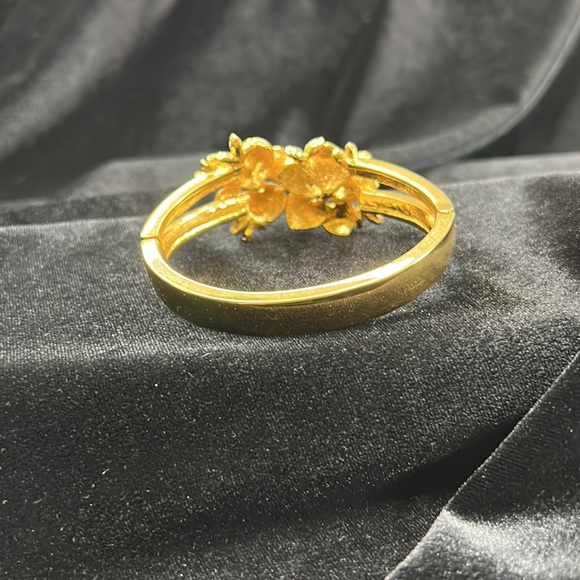 #34 Vintage Nolan Miller Hinged Enamel Flower Bracelet with Crystals - Picture 7 of 10